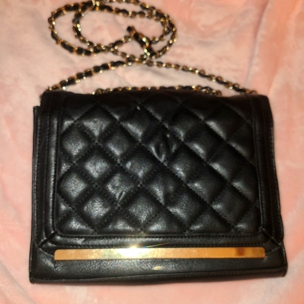 Mossimo crossbody black quilted chain strap